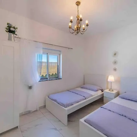 ヴィラ Casa Emella Luxury *